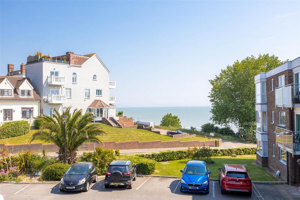 Waters Edge, Shorefield Road, WestcliffOnSea 2 bed apartment for sale