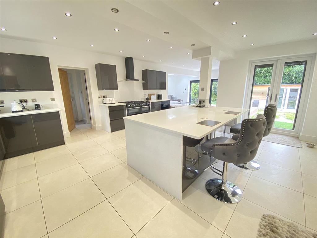 Knutsford Road, Wilmslow 4 bed detached house for sale £1,095,000
