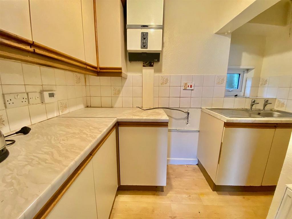 Quarmby Road, Huddersfield 2 bed terraced house for sale £95,000