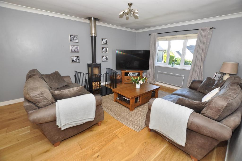 Lounge/ Dining Area