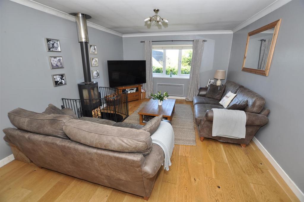 Lounge/ Dining Area