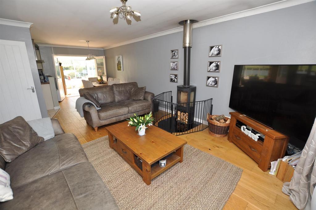 Lounge/ Dining Area