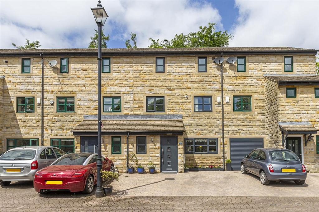 Hopkinson Close, Uppermill, Oldham 3 bed terraced house for sale £375,000