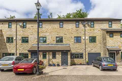 18 Hopkinson Close, Uppermill, Oldham, OL3 6BB