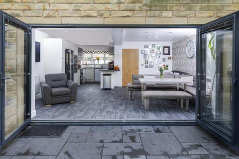18 Hopkinson Close, Uppermill, Oldham, OL3 6BB