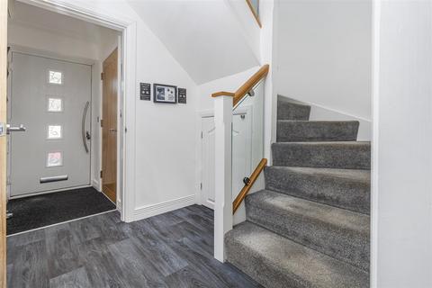 18 Hopkinson Close, Uppermill, Oldham, OL3 6BB