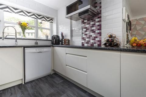 18 Hopkinson Close, Uppermill, Oldham, OL3 6BB