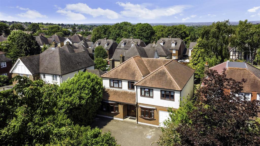 Nork Way, Banstead 6 bed detached house for sale £900,000