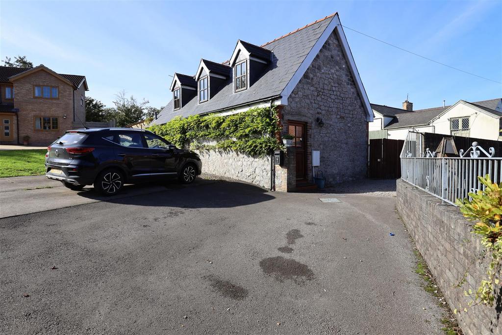 The Hollies, Brynsadler, Pontyclun, CF72 9BB 3 bed detached house for