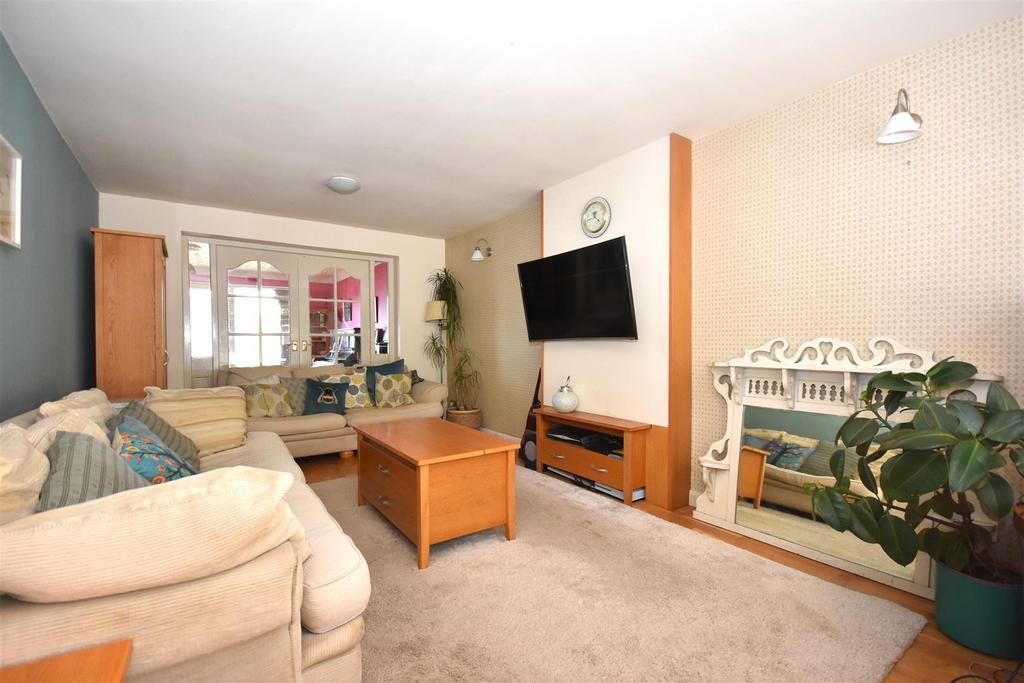 28 Castle Avenue, Penarth, Vale of CF64 3QS 4 bed semidetached house for sale £389,950