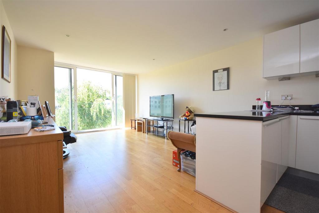 122 Woodlands, Hayes Point, Sully, CF64 5QE 1 bed apartment for sale