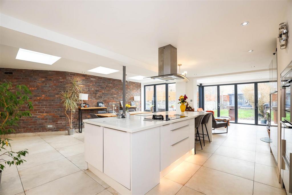 1 Bradenham Place, Penarth, Vale of... 5 bed end of terrace house £