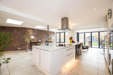 1 Bradenham Place, Penarth, CF64 2AG