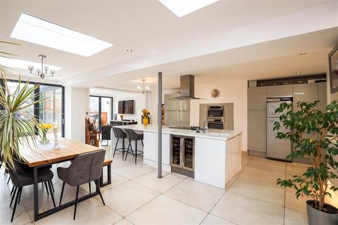 1 Bradenham Place, Penarth, CF64 2AG