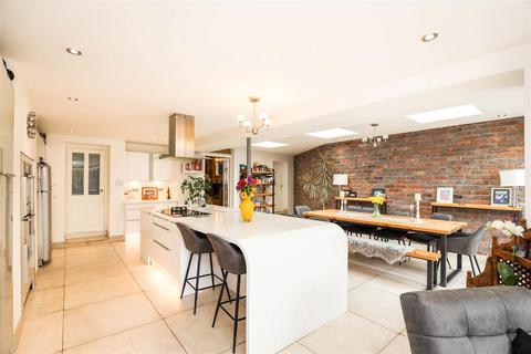 1 Bradenham Place, Penarth, CF64 2AG