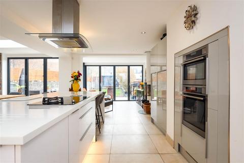 1 Bradenham Place, Penarth, CF64 2AG