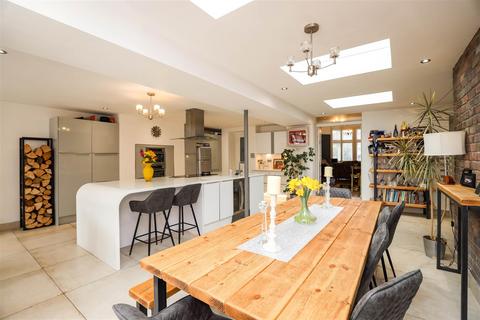 1 Bradenham Place, Penarth, CF64 2AG