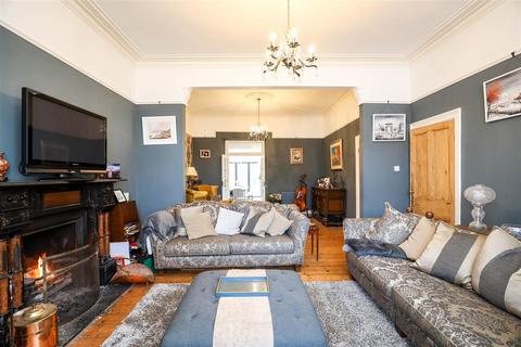 1 Bradenham Place, Penarth, CF64 2AG