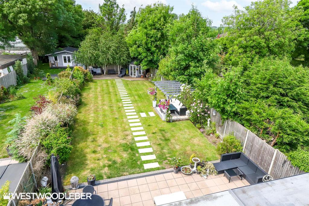 North Street, Nazeing EN9 5 bed detached house for sale £1,000,000