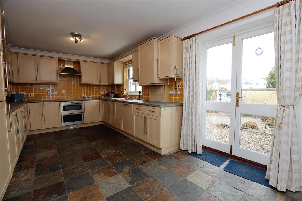 Westgate, Cowbridge, Vale of CF71 7AQ 3 bed terraced house