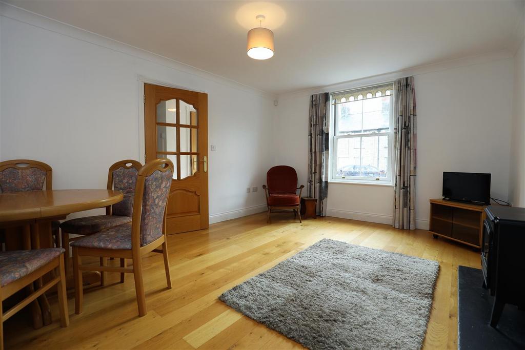Westgate, Cowbridge, Vale of CF71 7AQ 3 bed terraced house