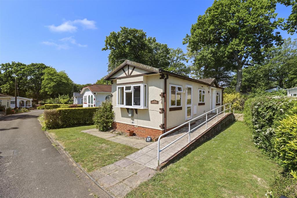 Woodpecker Lane, Deanland Wood Park, Golden Cross 1 bed park home for