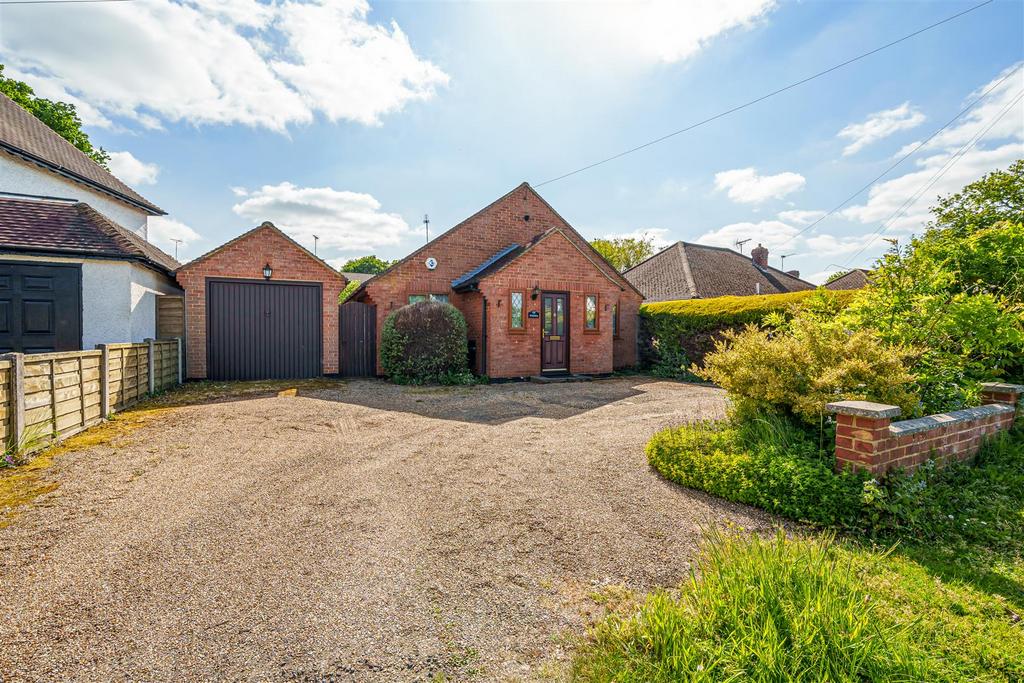 Send Marsh Road, Ripley, Woking 3 bed bungalow for sale £650,000