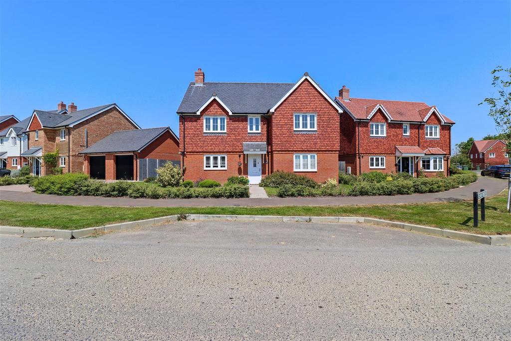 Clover Crescent, Hellingly, Hailsham 5 bed house for sale £575,000