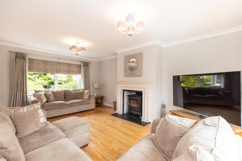 7 Darren Close, Cowbridge, CF71 7DE