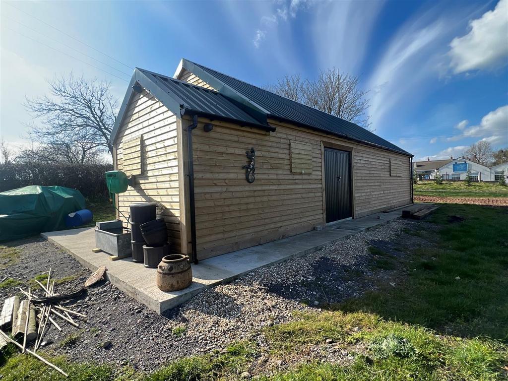 Approximetely 2.33 acres and Barn, Blue Pool Field, Twyn Yr Odyn CF5