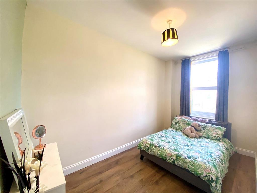 Bedroom 1.jpg