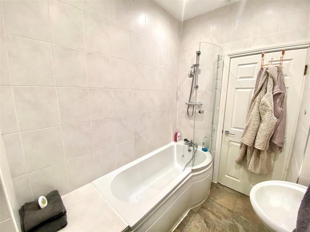 Bathroom ,.jpg