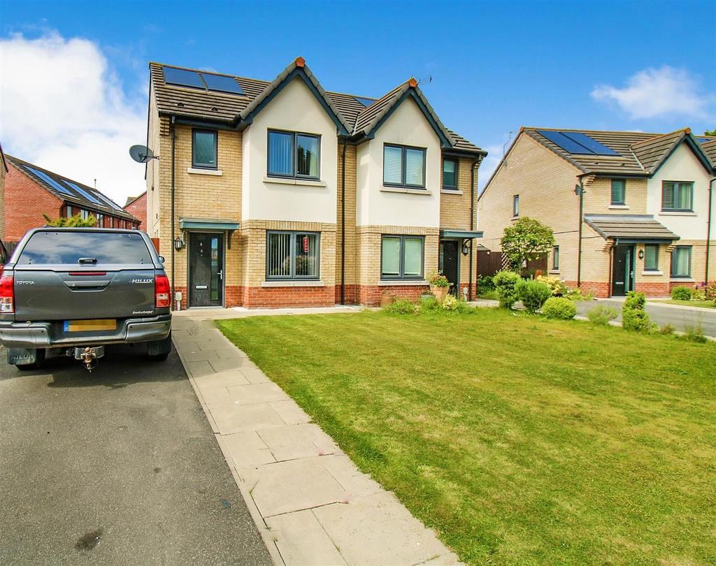 Bellfield Avenue, Hull 3 bed semidetached house £179,995