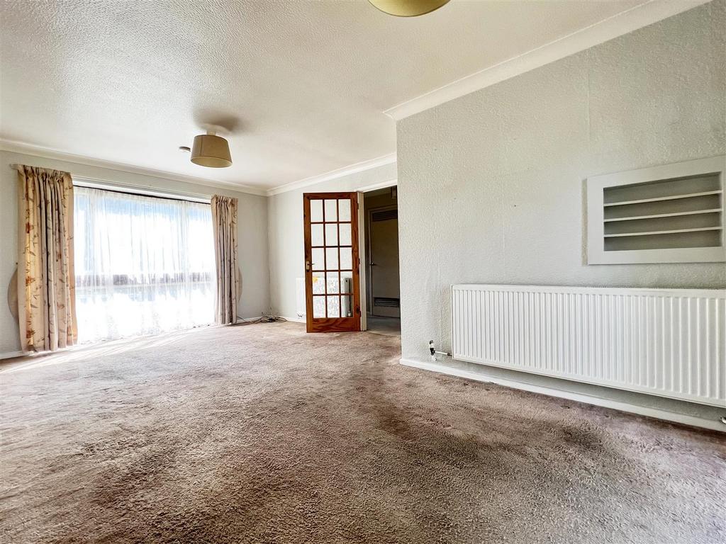 Harrow Lane, St. LeonardsOnSea 3 bed semidetached house for sale £
