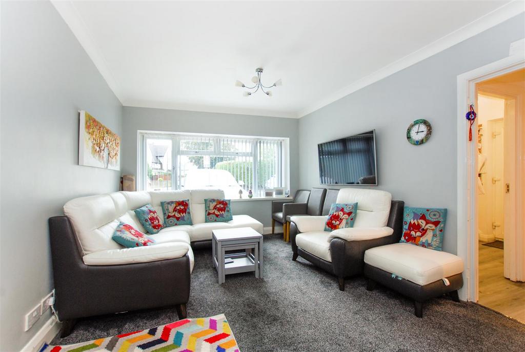 St. Andrews Way, Cippenham 4 bed semidetached house £524,950