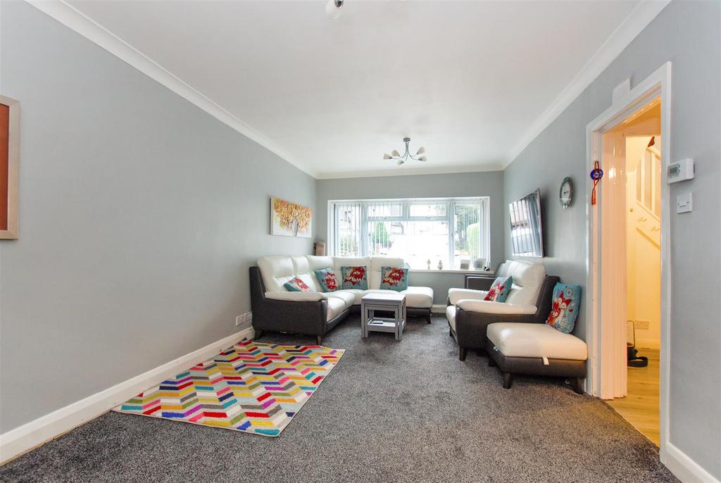 St. Andrews Way, Cippenham 4 bed semidetached house £524,950