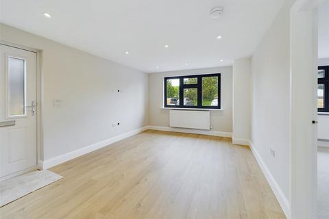 4 Shamrock Close, Fetcham, Leatherhead, KT22 9JG