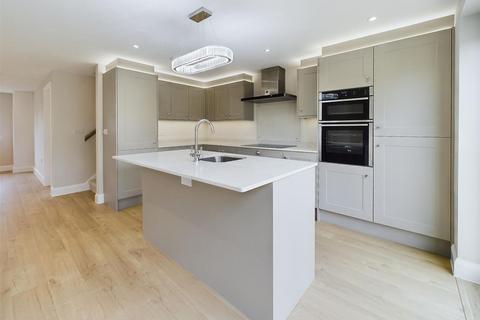 4 Shamrock Close, Fetcham, Leatherhead, KT22 9JG