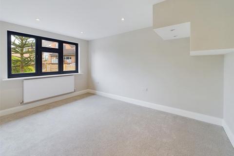 4 Shamrock Close, Fetcham, Leatherhead, KT22 9JG
