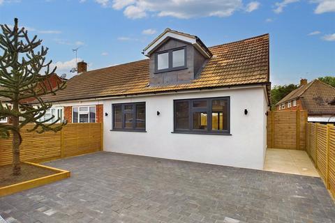 4 Shamrock Close, Fetcham, Leatherhead, KT22 9JG