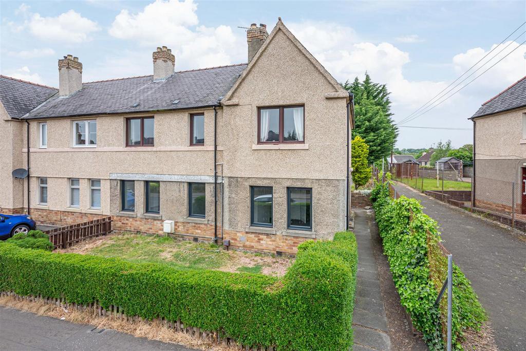 76 Arthur Street, Dunfermline, KY12 0JJ 3 bed ground floor flat £140,000