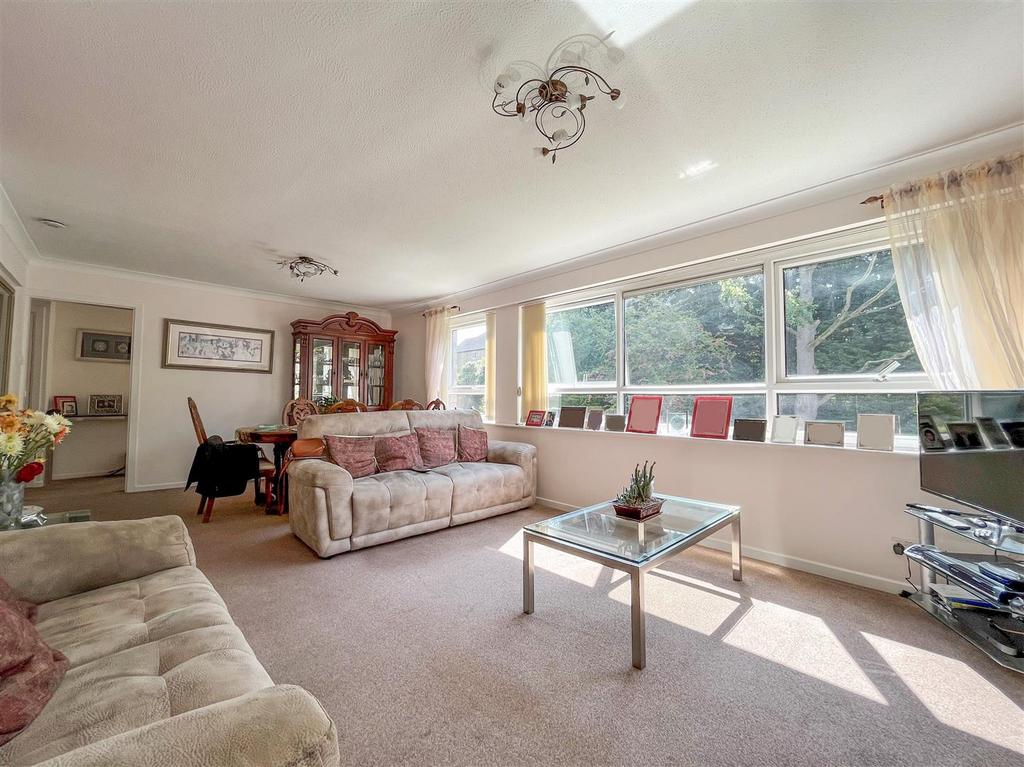 The Four Tubs, Bushey 2 bed for sale £400,000