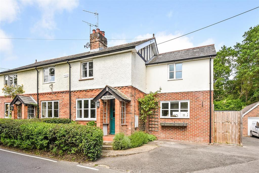 Saunders Lane, Awbridge, Romsey, Hampshire 3 bed semidetached house for sale £550,000