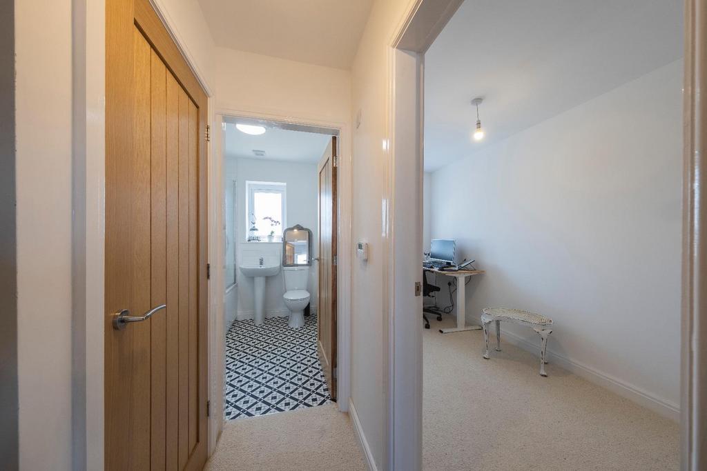 4 Blossom Close-018.JPG
