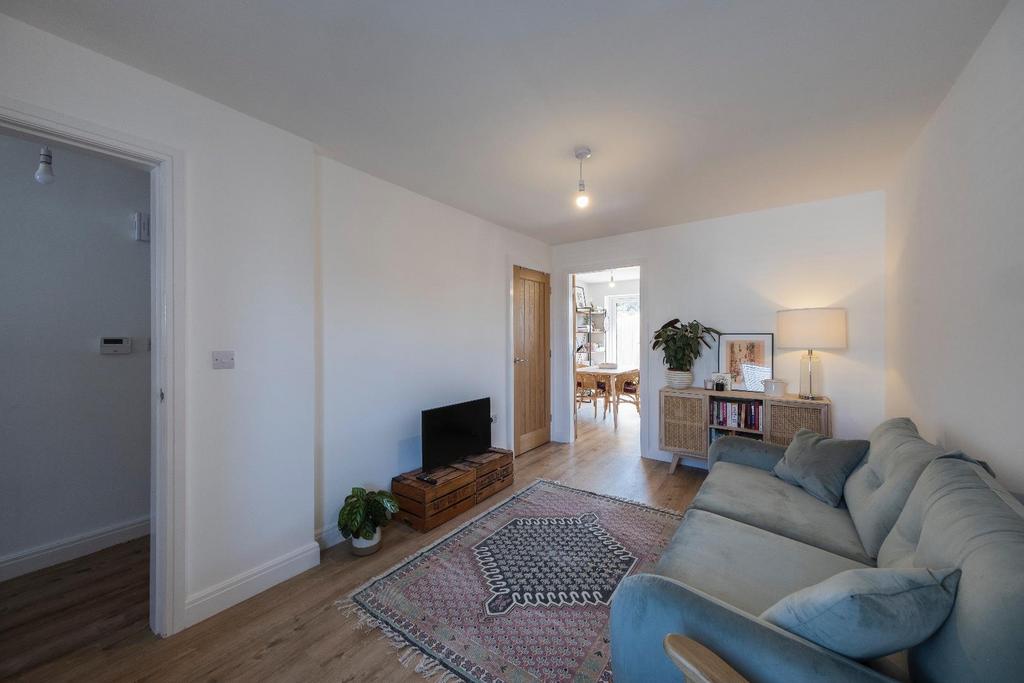 4 Blossom Close-007.JPG