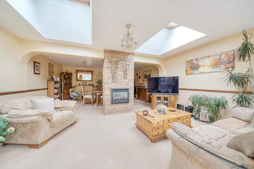 Common Road, Stotfold, Hitchin, SG5 3 bed terraced house for sale £