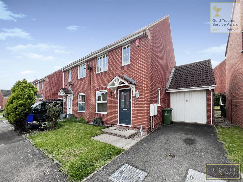 Tiree Chase, Wickford 2 bed semidetached house £325,000