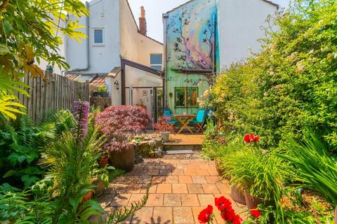 18 Balmain Street, Bristol, BS4 3DB