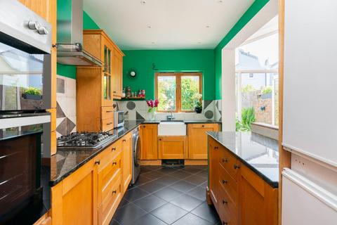 18 Balmain Street, Bristol, BS4 3DB