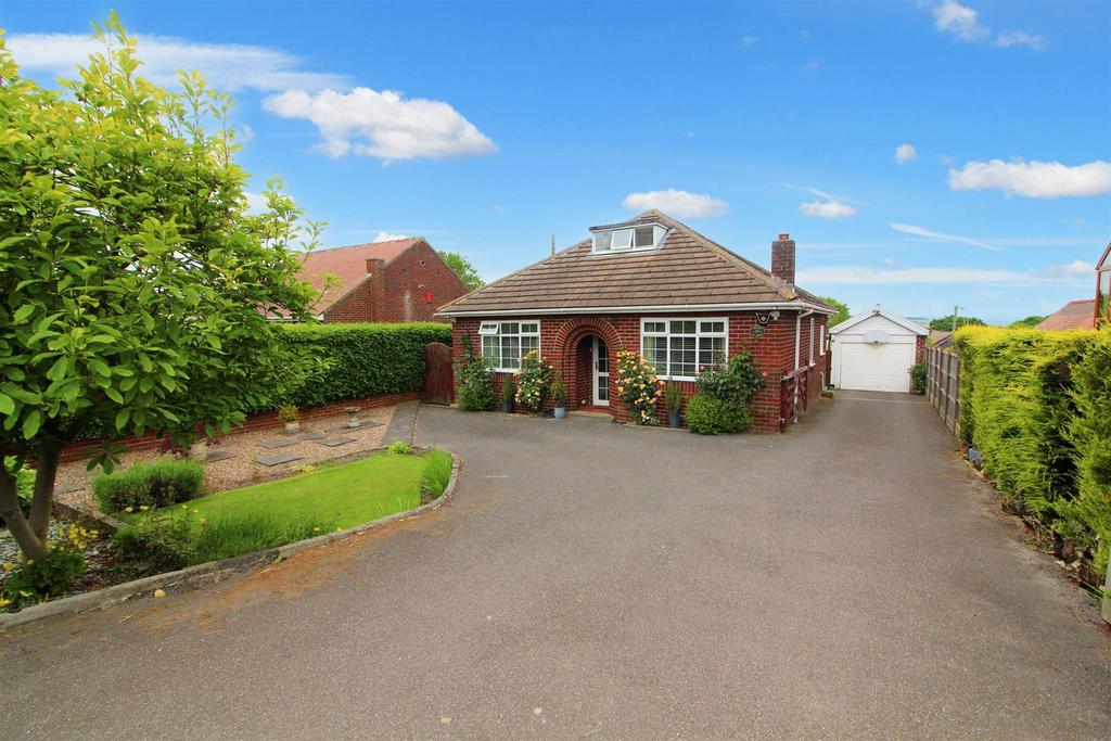 Hardcastle Lane, Flockton, Wakefield, WF4 4AS 3 bed detached bungalow